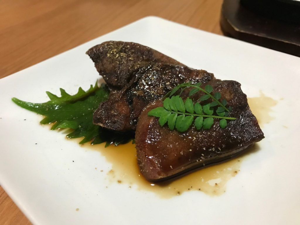 肉料理人気NO1の「牛舌山椒焼き」