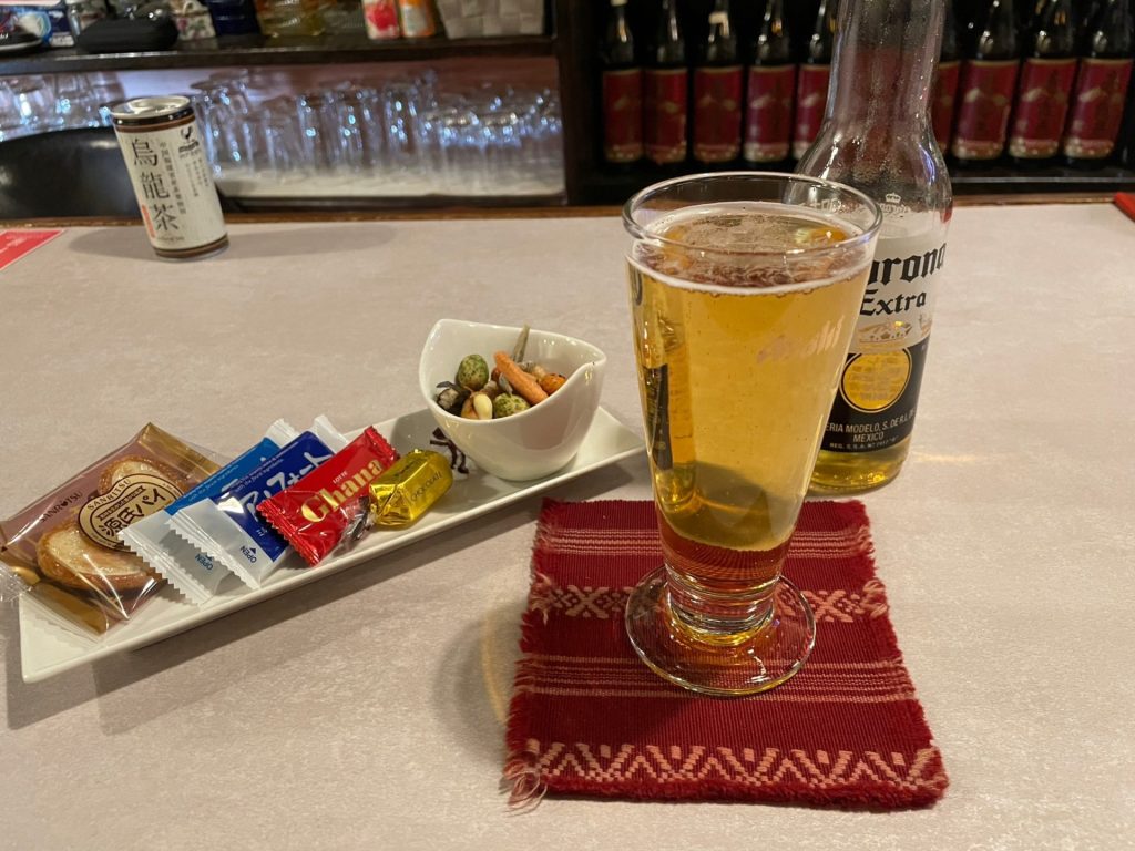 お通し（チャーム）とビール