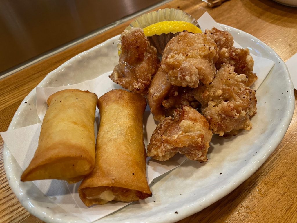 常連さん絶賛のママ手作りの春巻きとからあげ！