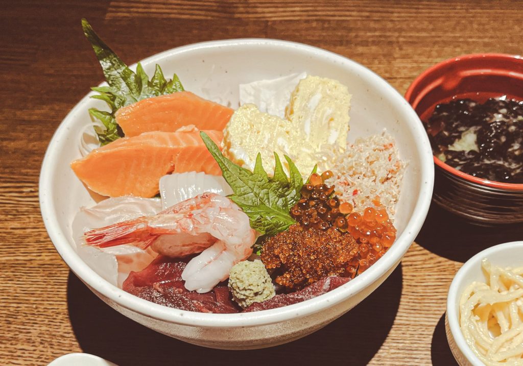 海鮮丼は期間限定メニュー!(1月から3月まで)
ネタは旬のものを提供!!