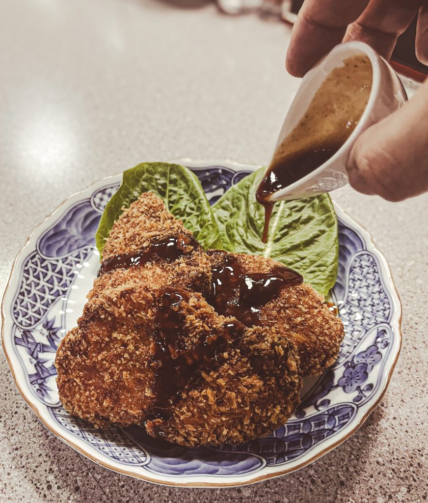 外はサクッと、中はふっくら。タラのフライ！
淡白なタラの旨みを、揚げたてで楽しめる一品です。