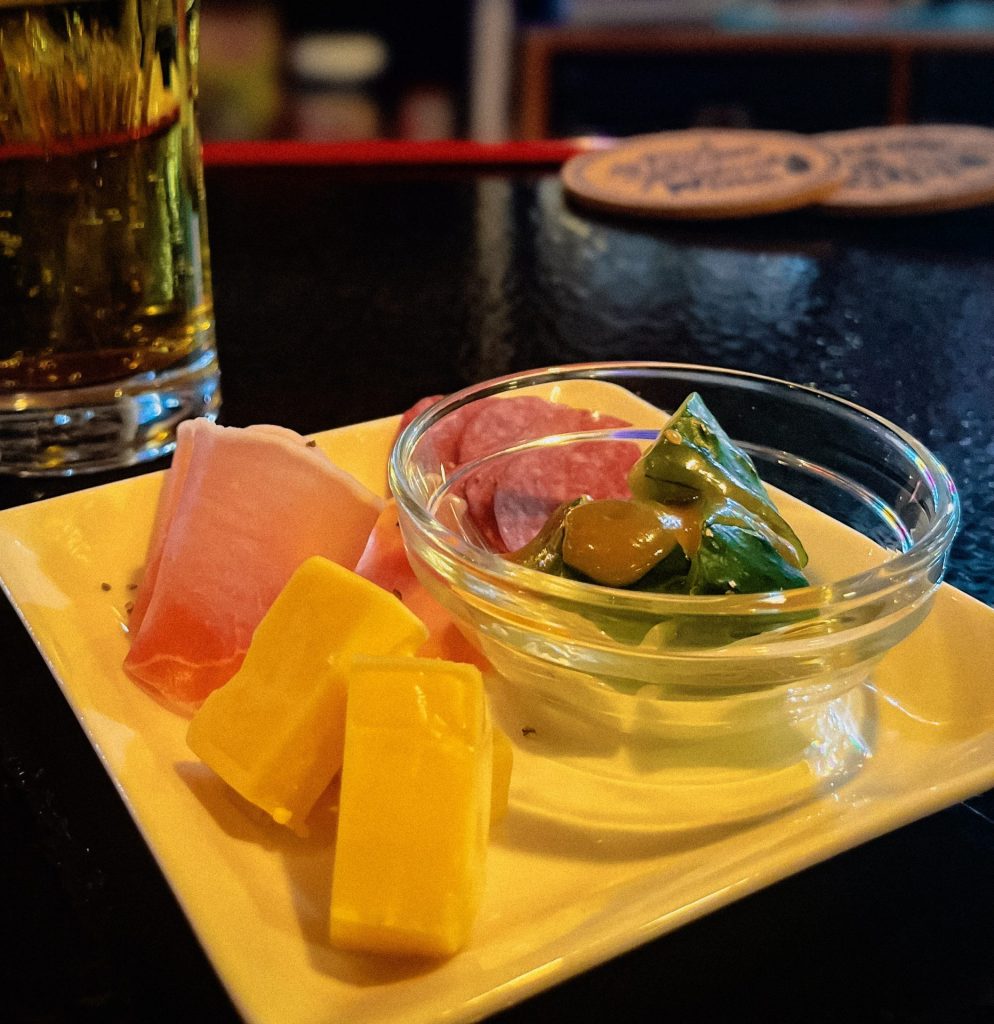 お酒のつまみには丁度いいお通し！