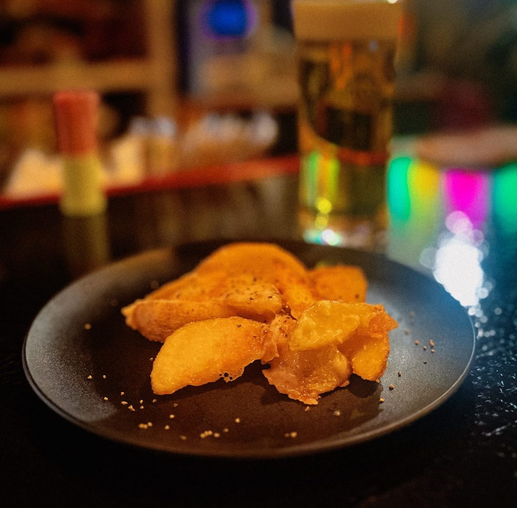 マスター一押しのフライドポテト！　チーズが絡んで絶品です‼
実はフードもあります。そしてテイクアウトもできます‼