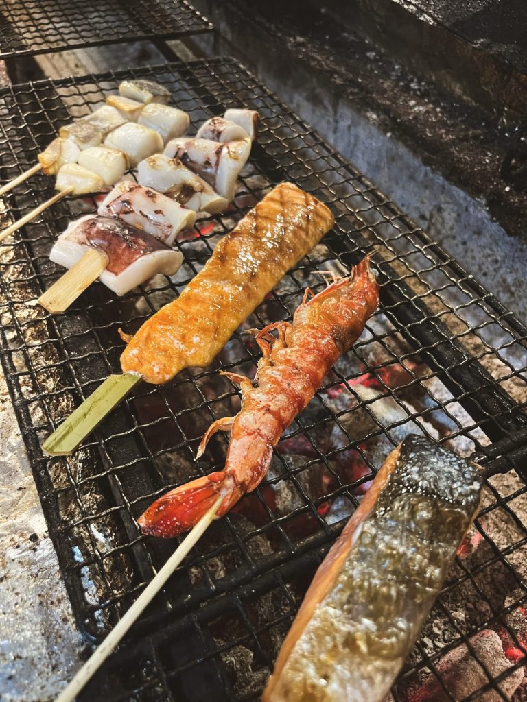 本格炭火で焼き上げる絶品料理‼