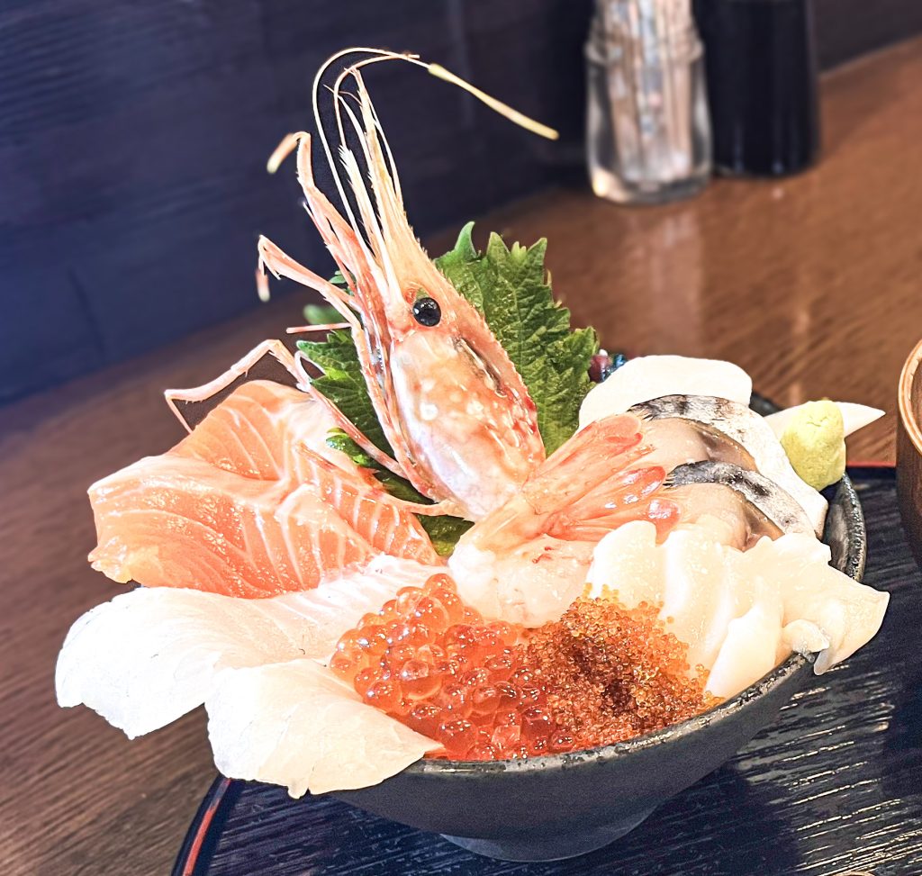 夜の人気メニュー海鮮丼
新鮮な魚は紋別産がメイン
