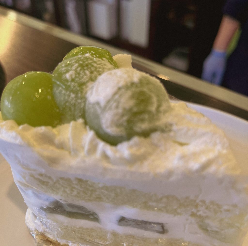 爽やかな色和え！シャインマスカットケーキ‼