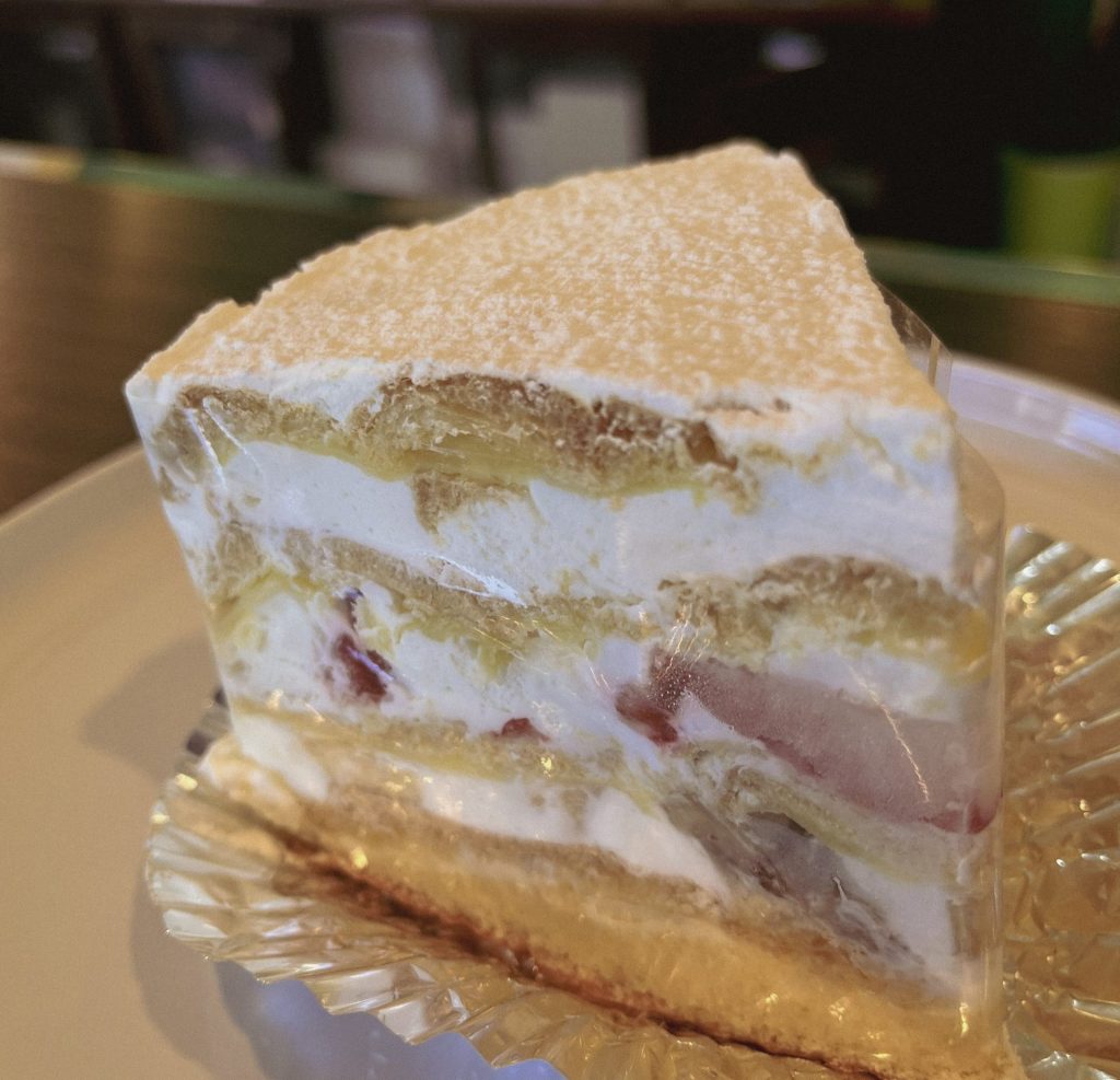 キャベツ畑‼
シュー皮と生クリームのミルフィーユ
（フルーツサンド）