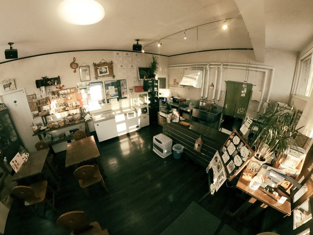 ランチだけでなく直販の新鮮なお肉が販売されている。