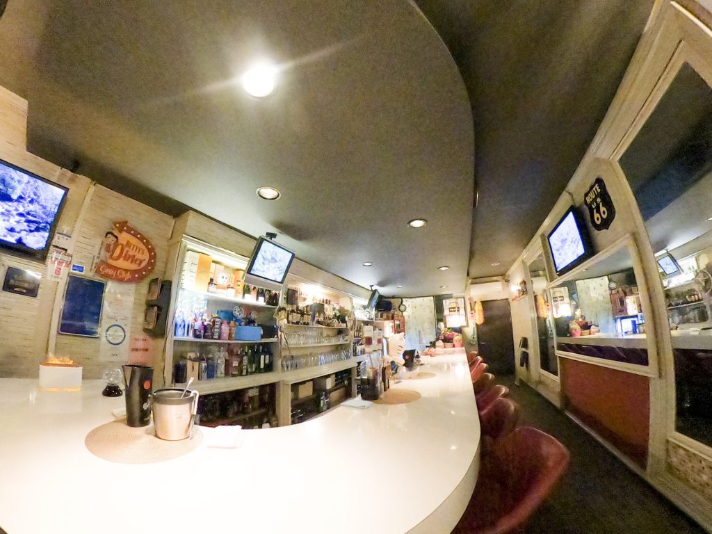 お話が弾むカウンター席