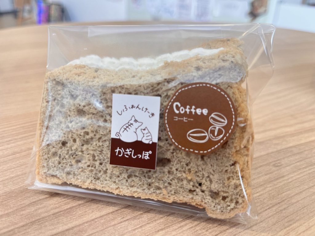 コーヒーサンドは紋別コーヒー豆を使用してます。
甘さとほろ苦さのバランスが最高です！