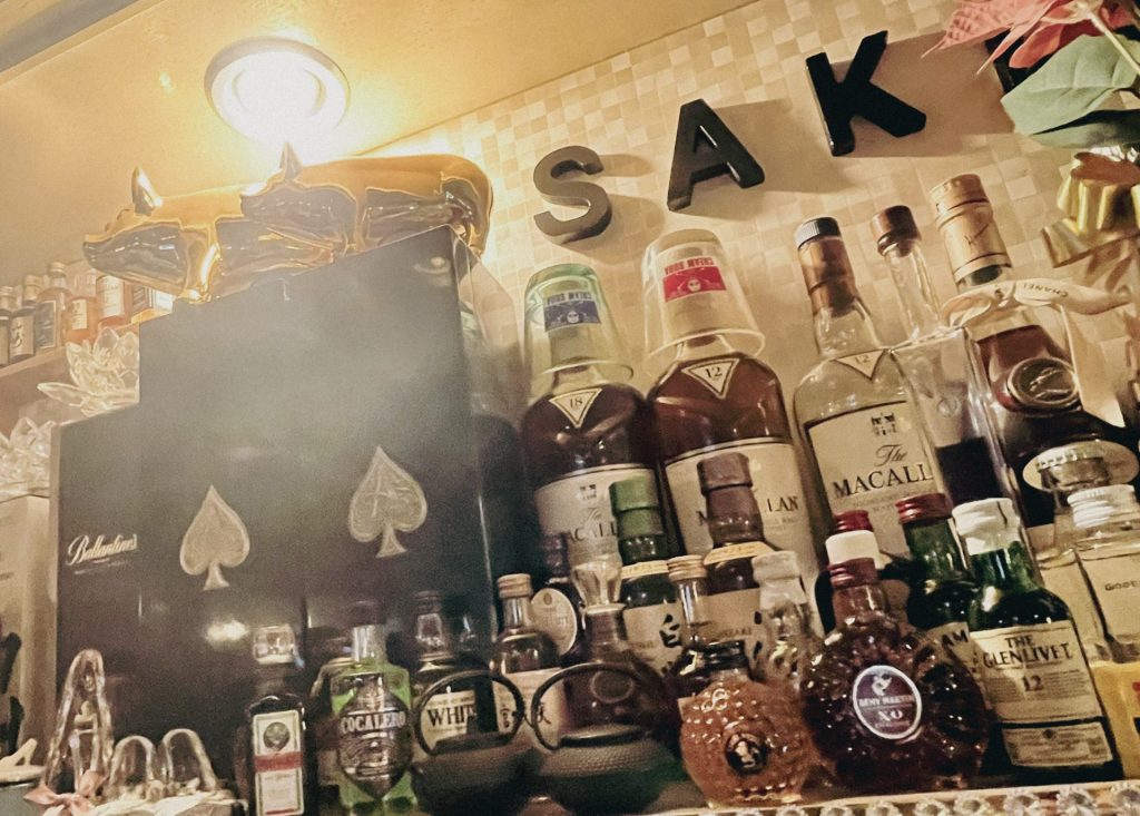 棚に並ぶお酒の中に隠れてこだわりが…