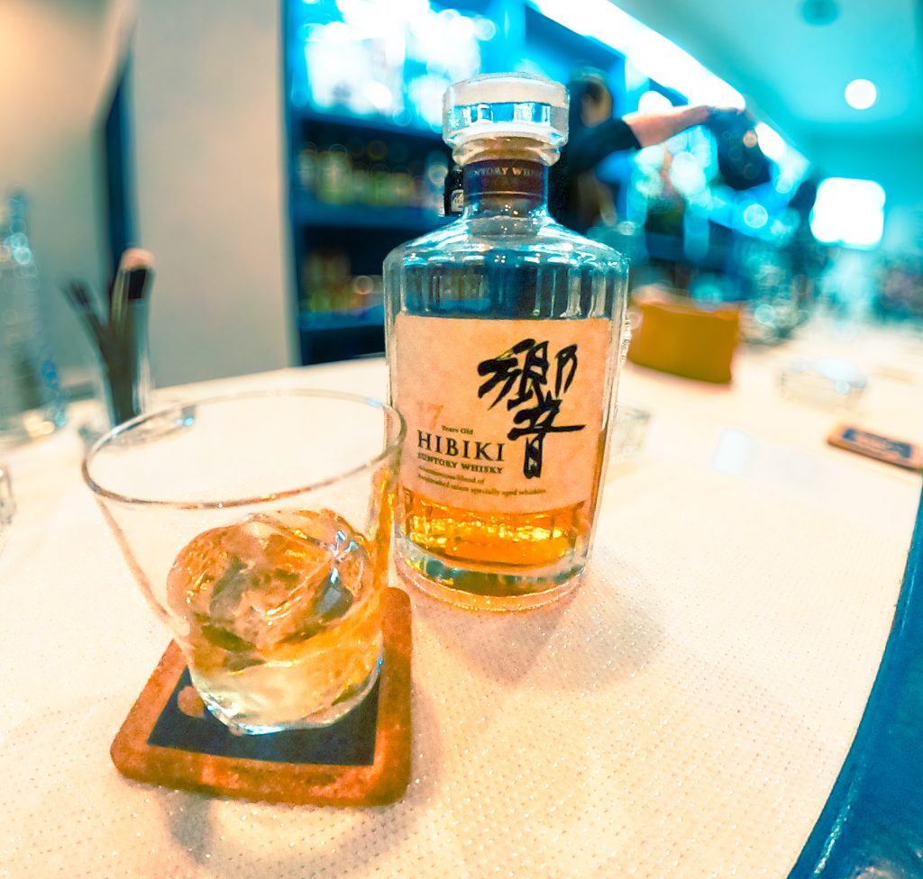 ウイスキー響と過ごす、贅沢な夜時間
