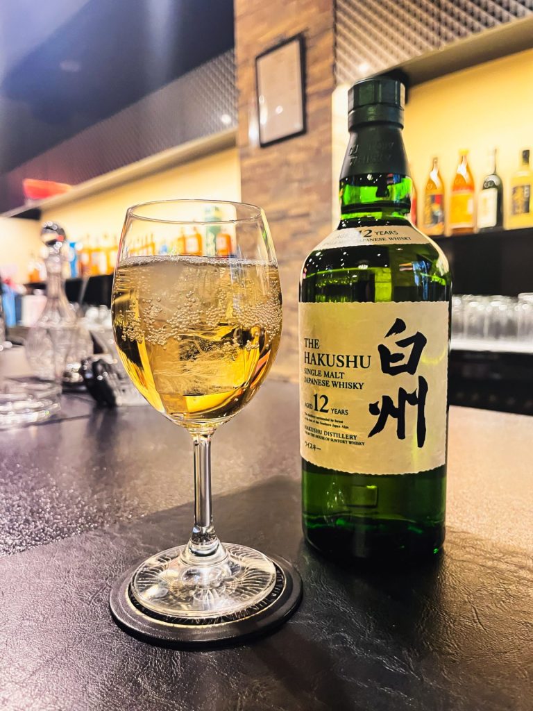 「白州12年」ゆっくりと、
深呼吸するような一杯を