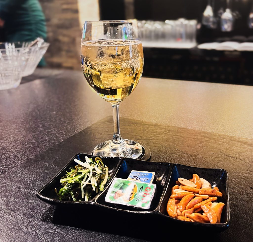 美味しいお酒と、
ちょっとした笑い声